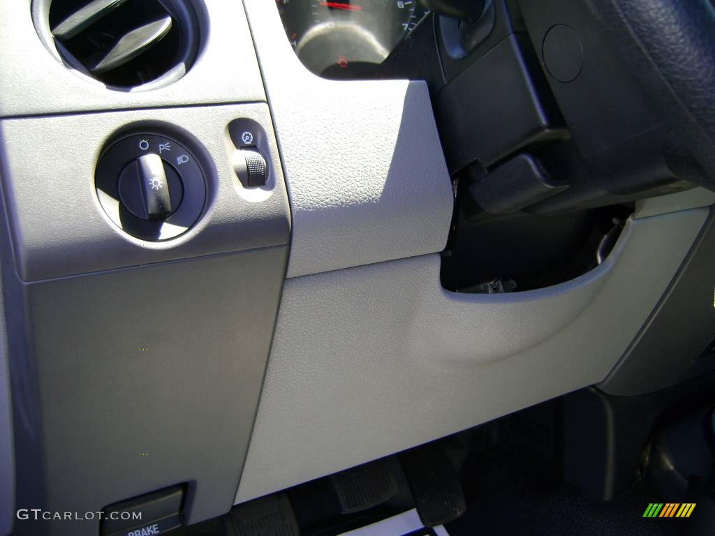 2005 F150 XL Regular Cab - Dark Toreador Red Metallic / Medium Flint Grey photo #25