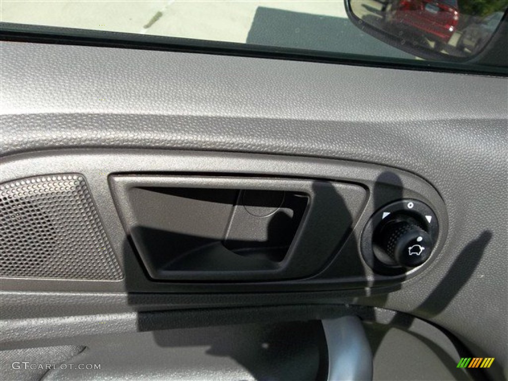 2013 Fiesta SE Hatchback - Lime Squeeze / Charcoal Black photo #16