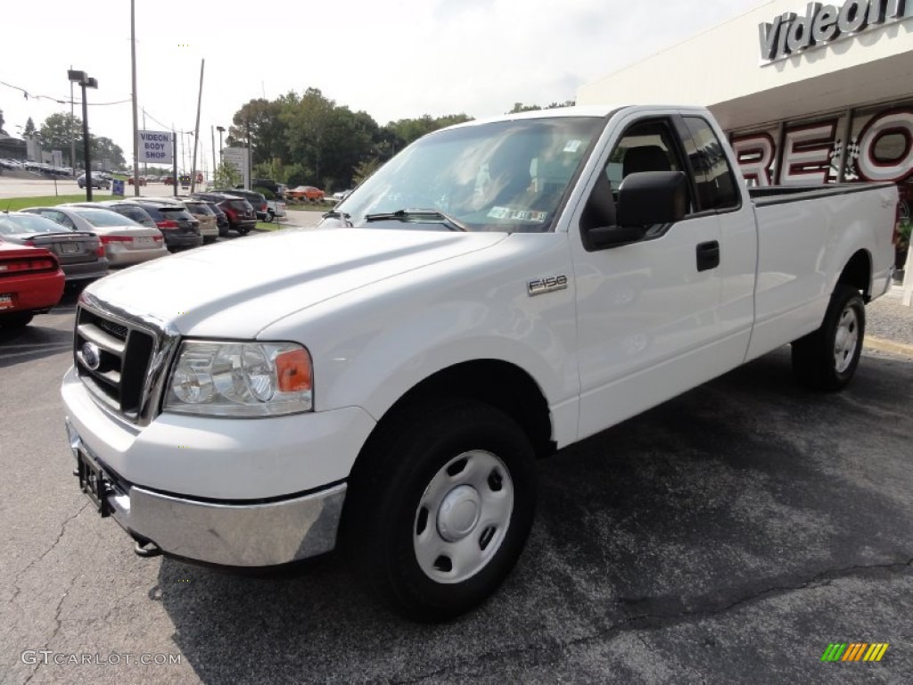 2004 F150 XL Regular Cab 4x4 - Oxford White / Black/Medium Flint photo #2