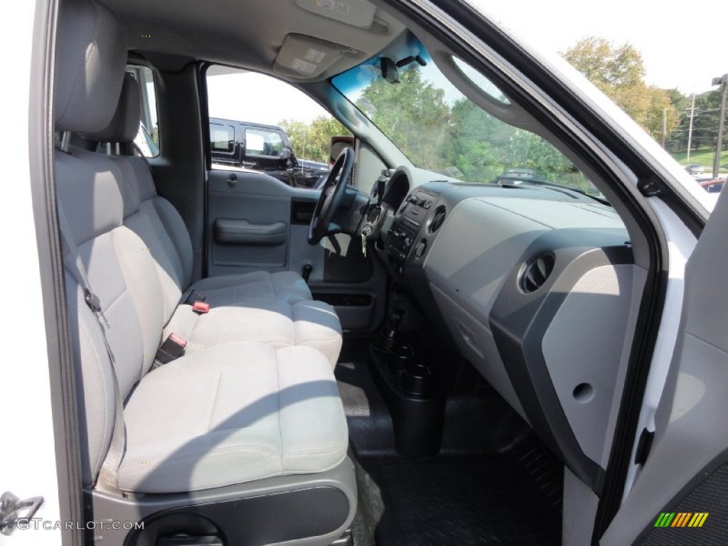 2004 F150 XL Regular Cab 4x4 - Oxford White / Black/Medium Flint photo #14