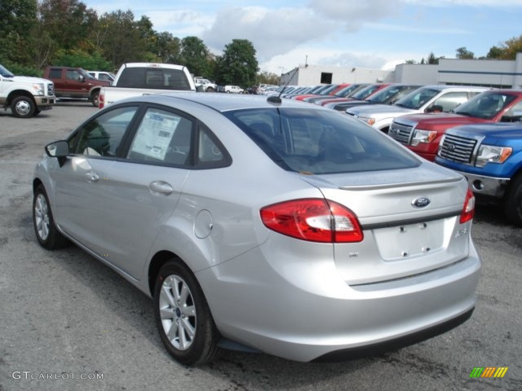 2013 Fiesta SE Sedan - Ingot Silver / Charcoal Black photo #6