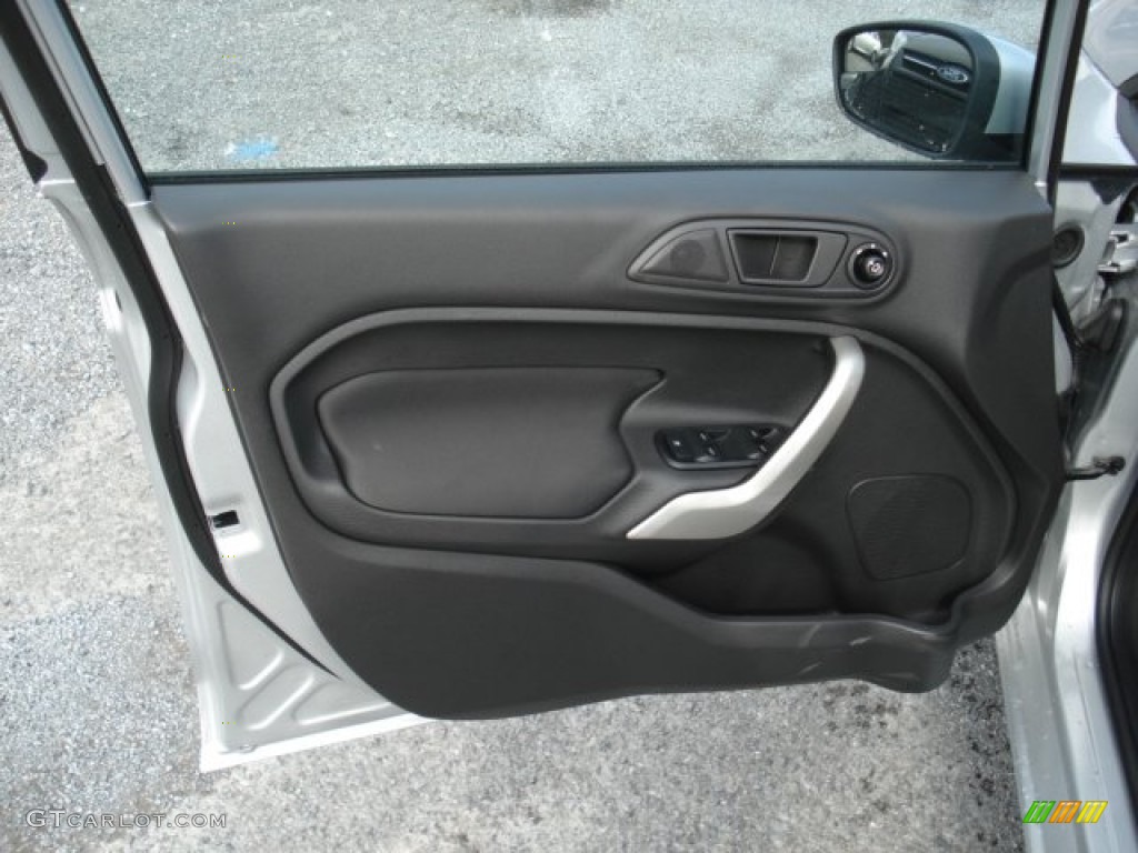2013 Fiesta SE Sedan - Ingot Silver / Charcoal Black photo #12