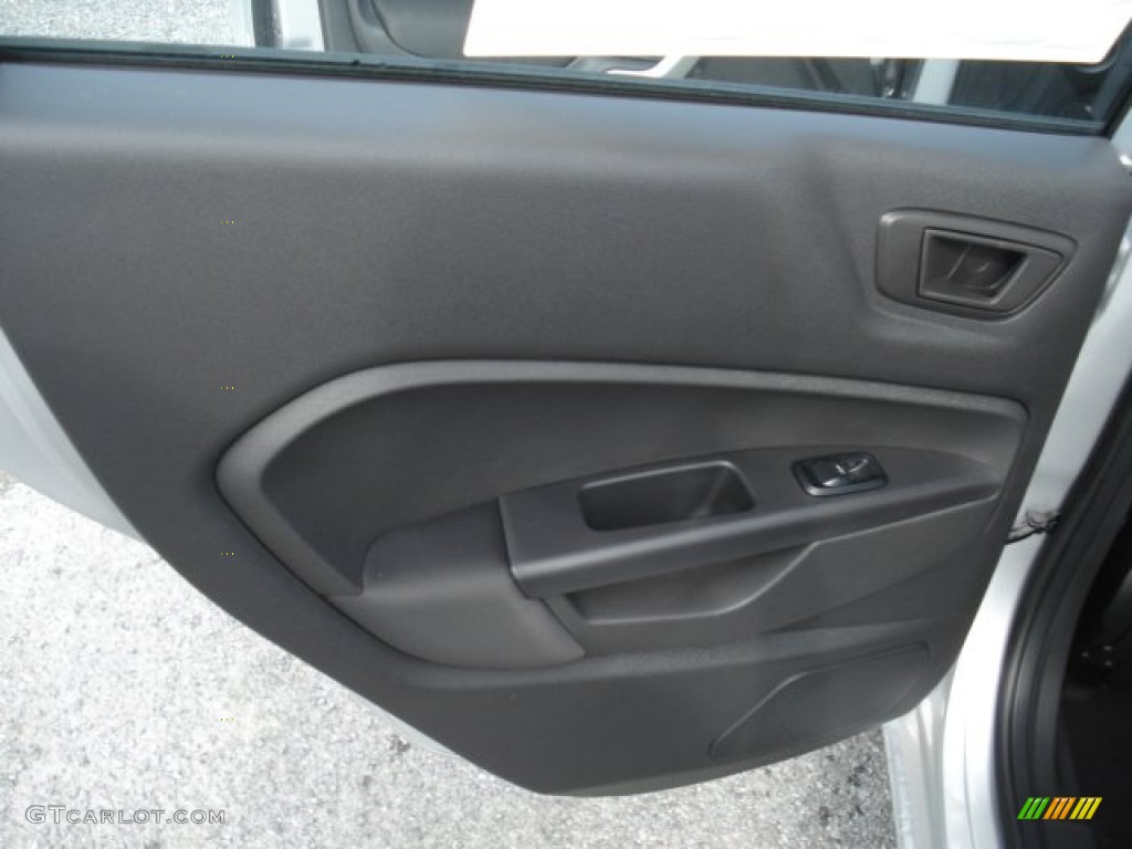 2013 Fiesta SE Sedan - Ingot Silver / Charcoal Black photo #14
