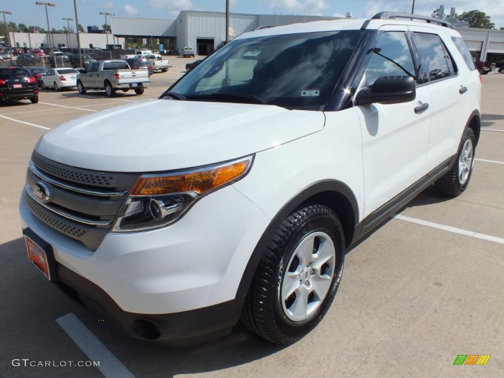 2013 Explorer FWD - Oxford White / Medium Light Stone photo #10