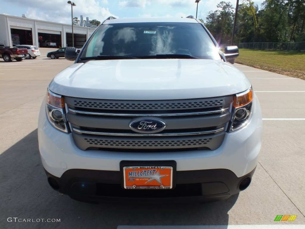 2013 Explorer FWD - Oxford White / Medium Light Stone photo #11