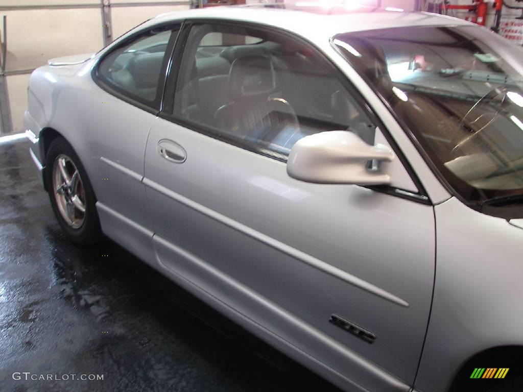 2002 Grand Prix GTP Coupe - Galaxy Silver Metallic / Graphite photo #11