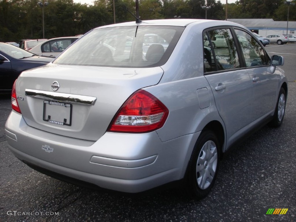 2011 Versa 1.8 S Sedan - Brilliant Silver Metallic / Charcoal photo #4