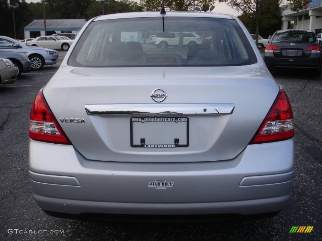 2011 Versa 1.8 S Sedan - Brilliant Silver Metallic / Charcoal photo #5