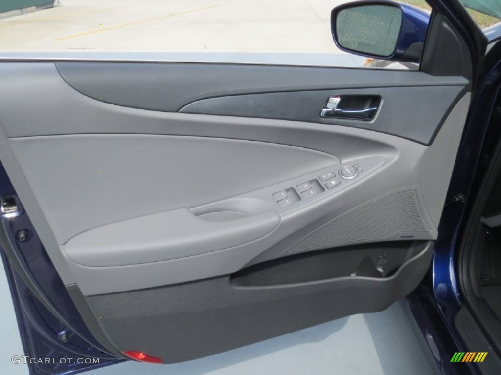 2013 Hyundai Sonata SE Gray Door Panel Photo #71465654