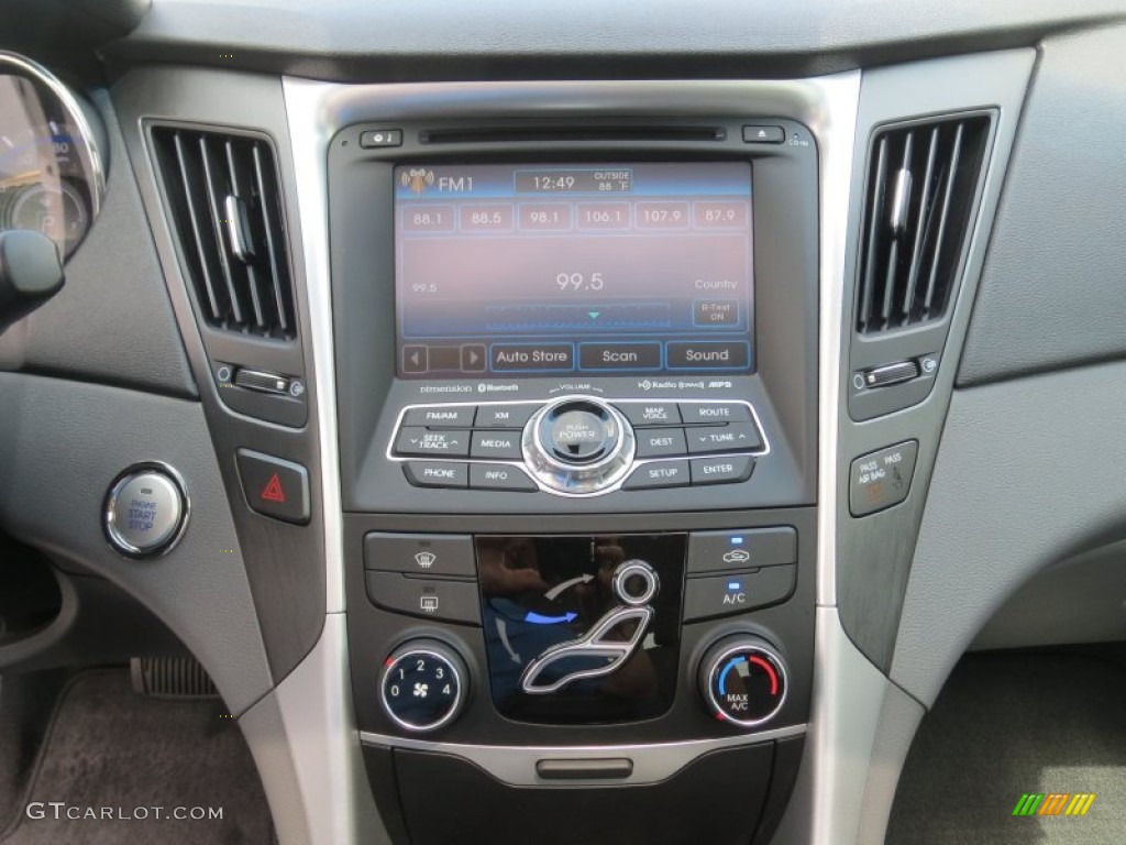 2013 Hyundai Sonata SE Controls Photo #71465702