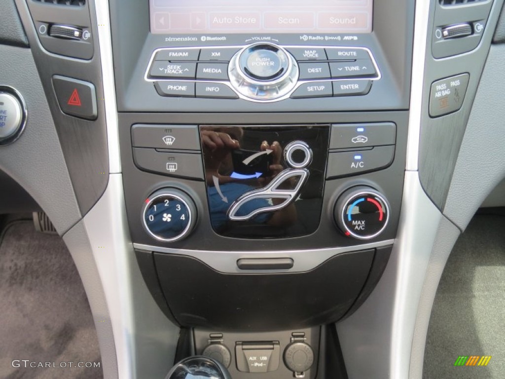 2013 Hyundai Sonata SE Controls Photo #71465723