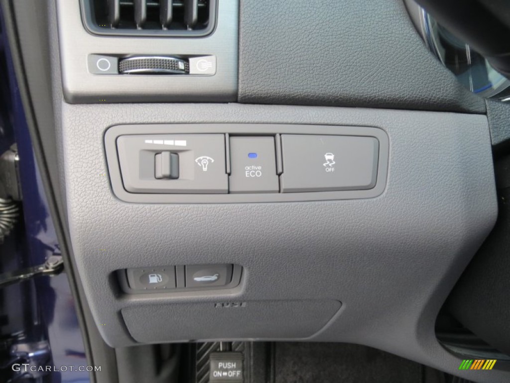 2013 Hyundai Sonata SE Controls Photo #71465762
