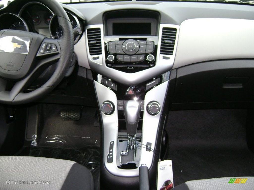 2013 Cruze LS - Summit White / Jet Black/Medium Titanium photo #4