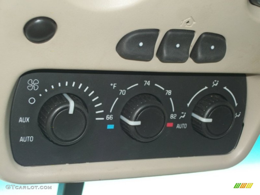 2003 Chevrolet Suburban 1500 Z71 4x4 Controls Photo #71466875