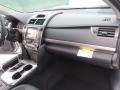 Super White - Camry SE Photo No. 17