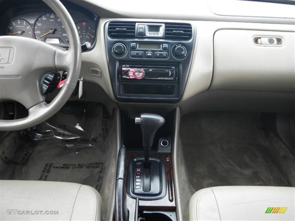 1998 Accord EX V6 Sedan - Regent Silver Pearl / Quartz photo #37