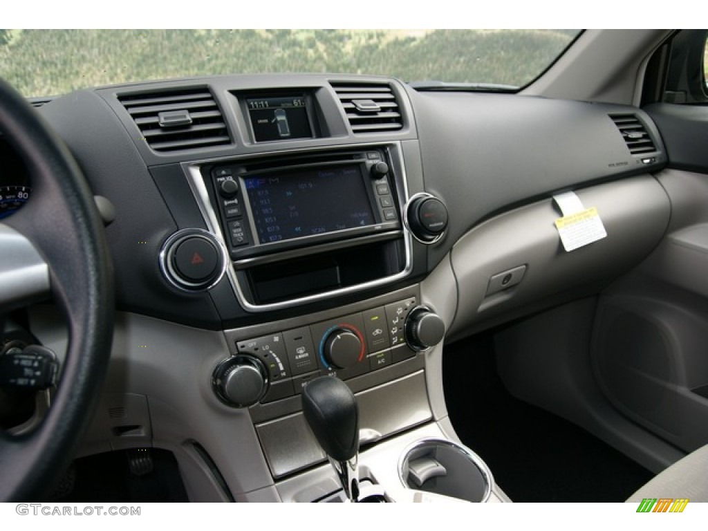 2013 Toyota Highlander Hybrid 4WD Dashboard Photos