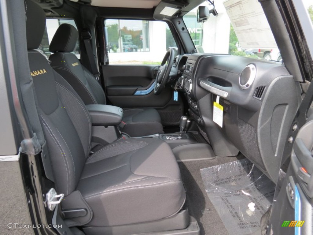 2013 Jeep Wrangler Sahara 4x4 Front Seat Photo #71474707
