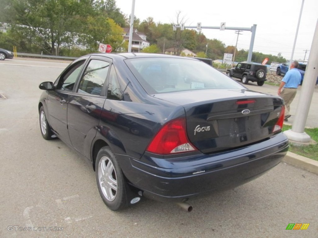 2003 Focus SE Sedan - Twilight Blue Metallic / Medium Graphite photo #3