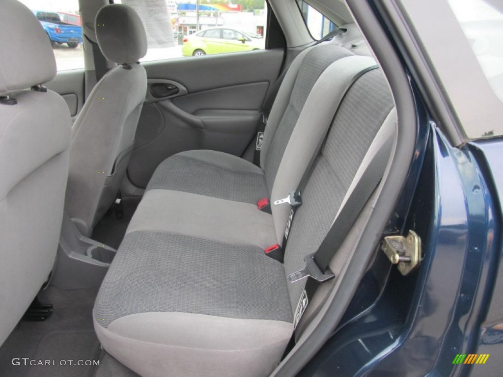 2003 Focus SE Sedan - Twilight Blue Metallic / Medium Graphite photo #9