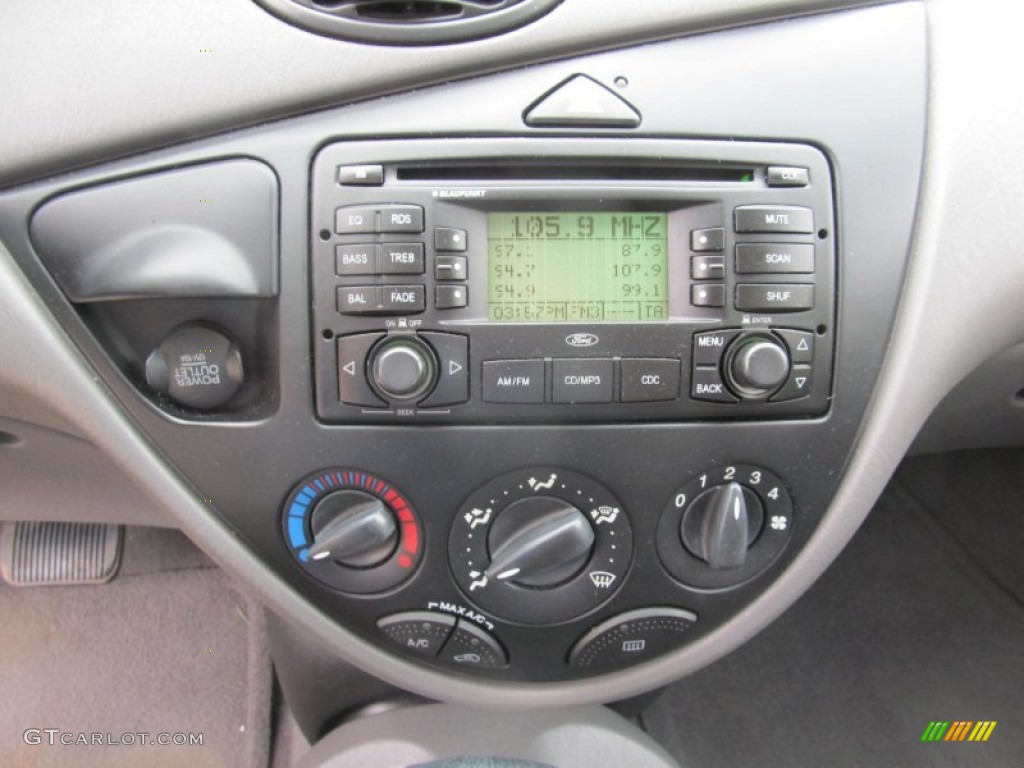 2003 Focus SE Sedan - Twilight Blue Metallic / Medium Graphite photo #12