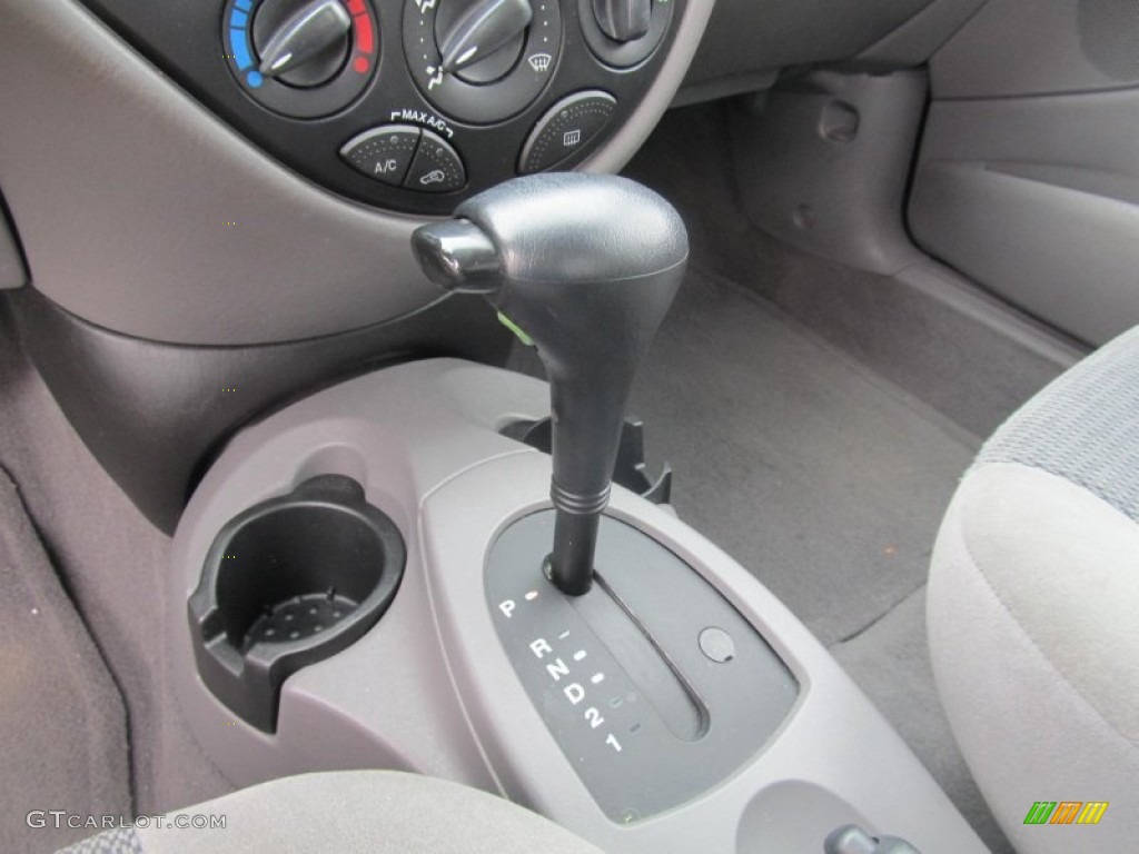 2003 Focus SE Sedan - Twilight Blue Metallic / Medium Graphite photo #13