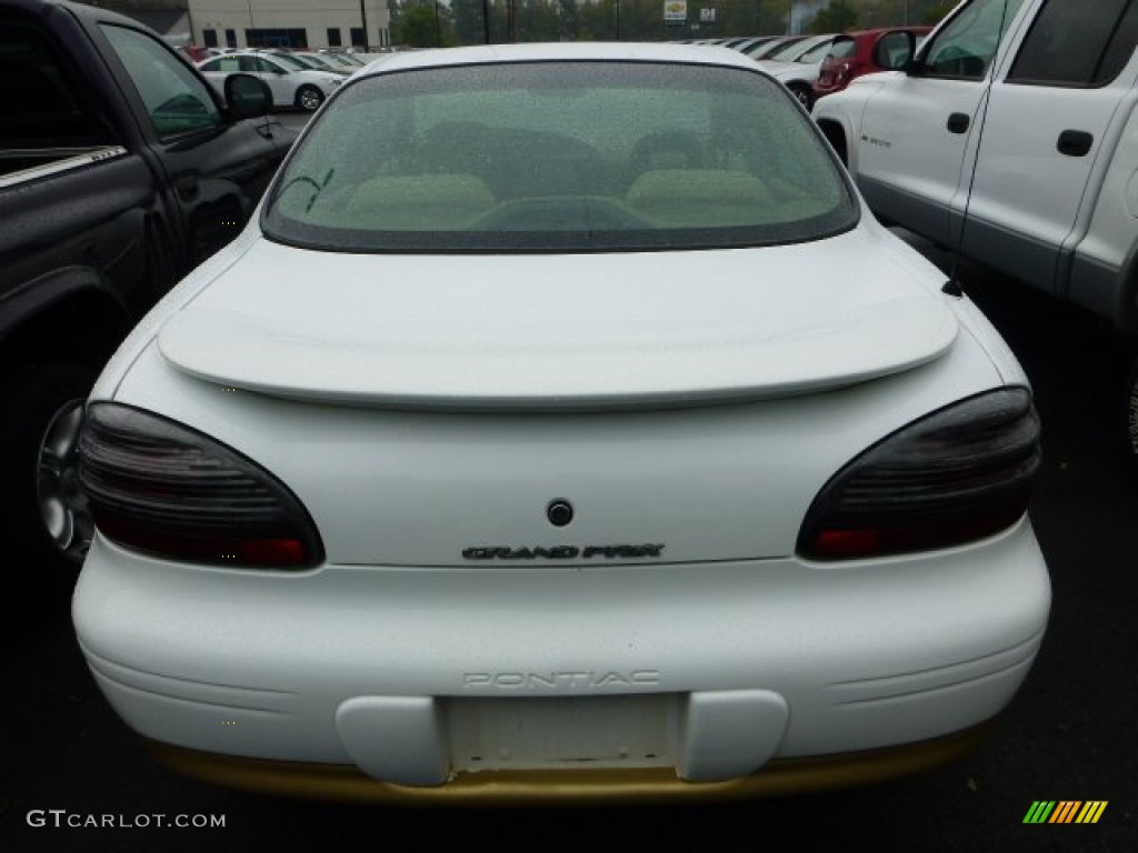 1998 Grand Prix SE Sedan - Bright White / Camel photo #3