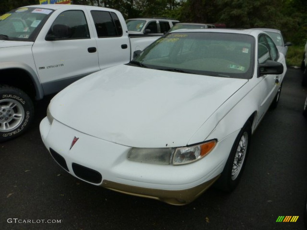 1998 Grand Prix SE Sedan - Bright White / Camel photo #5