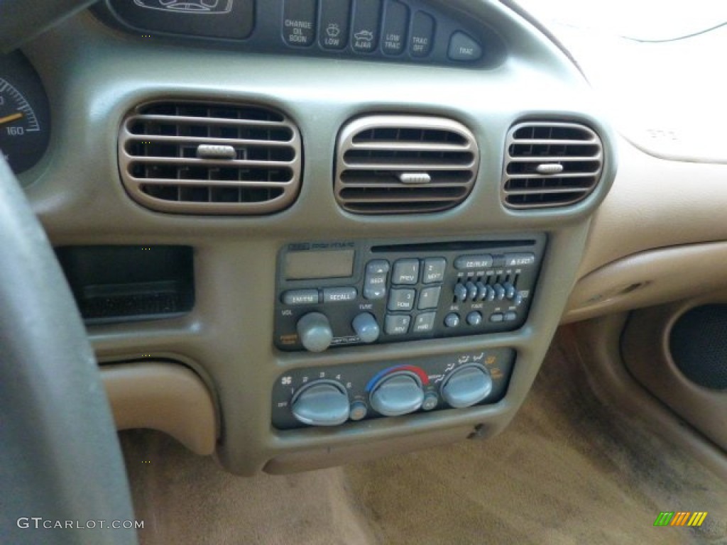 1998 Grand Prix SE Sedan - Bright White / Camel photo #13