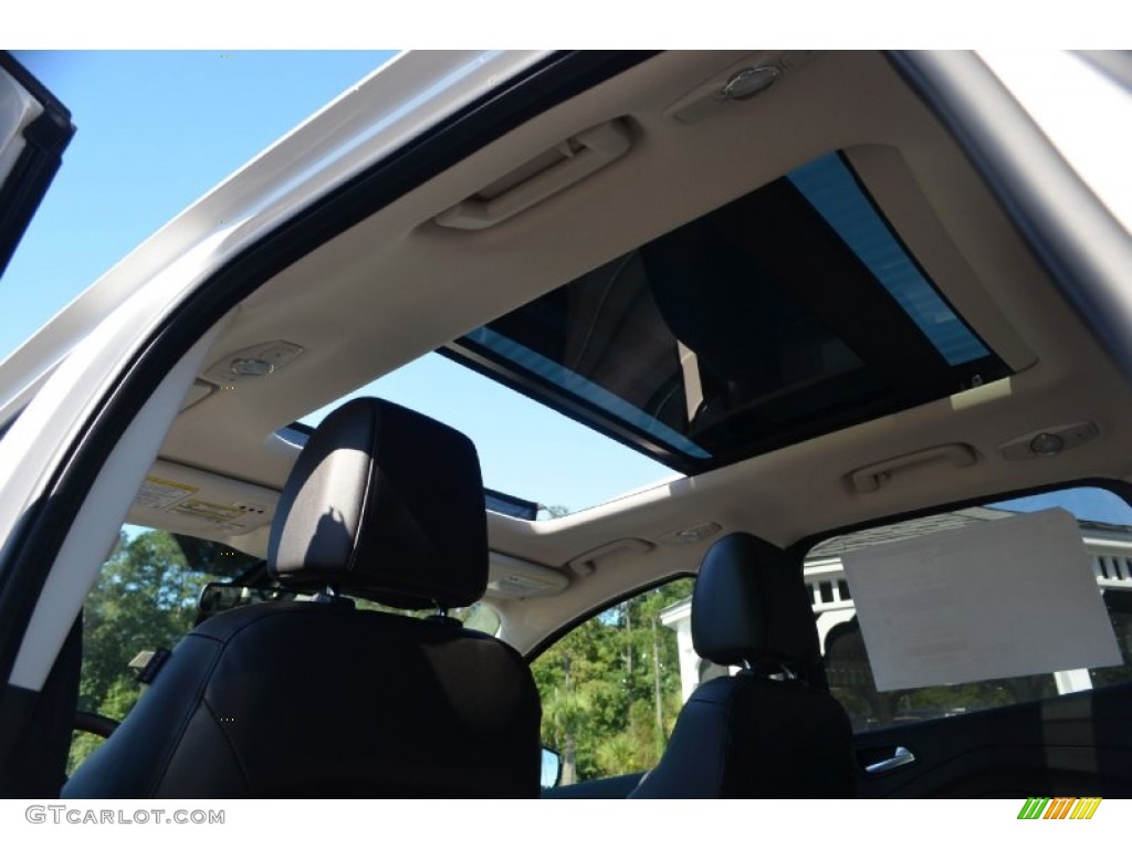 2013 Escape Titanium 2.0L EcoBoost - White Platinum Metallic Tri-Coat / Charcoal Black photo #16