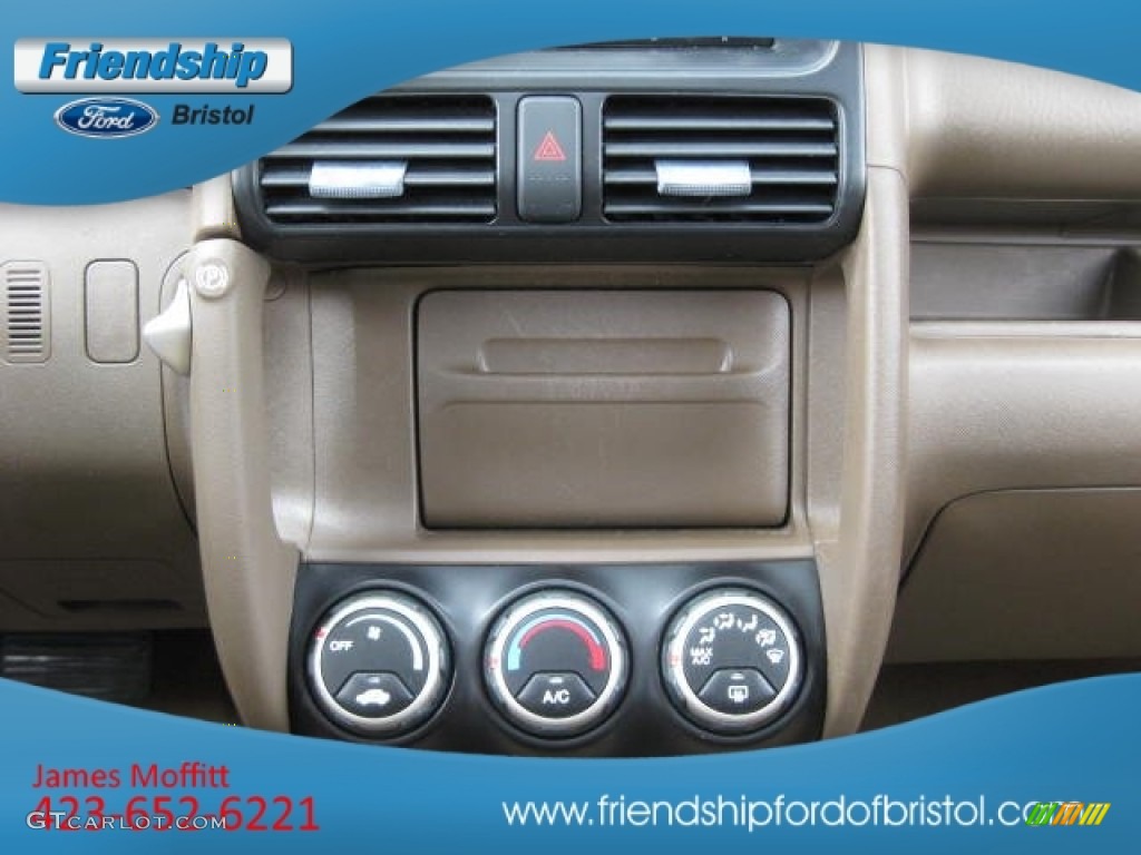 2004 CR-V EX 4WD - Mojave Mist Metallic / Saddle photo #29