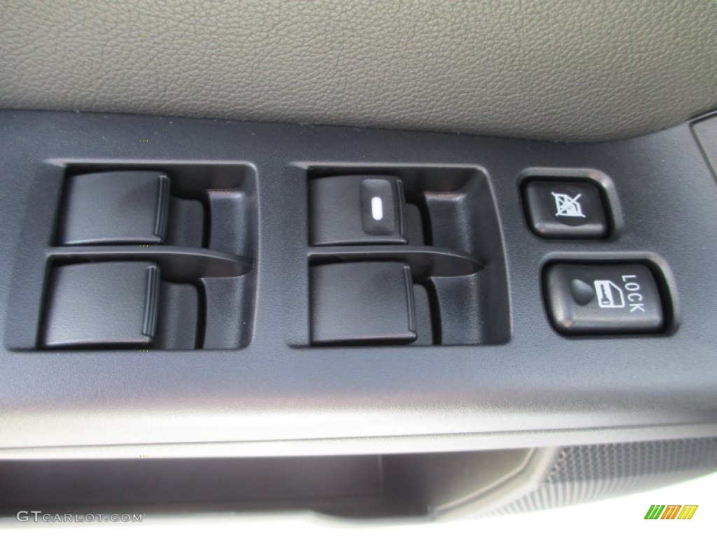 2013 Mitsubishi Lancer Evolution GSR Controls Photo #71510420