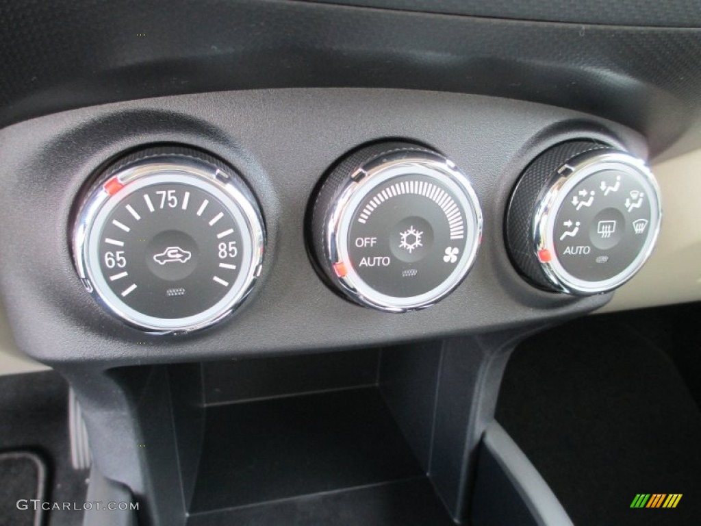 2013 Mitsubishi Outlander SE AWD Controls Photo #71511308