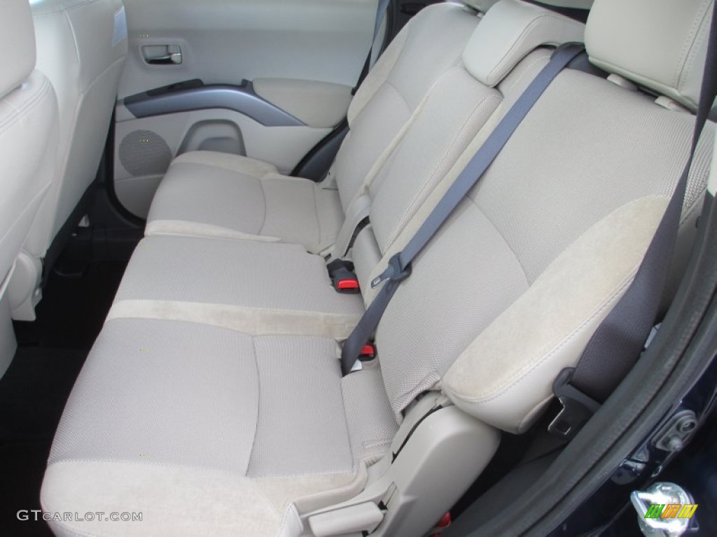 2013 Mitsubishi Outlander SE AWD Rear Seat Photos