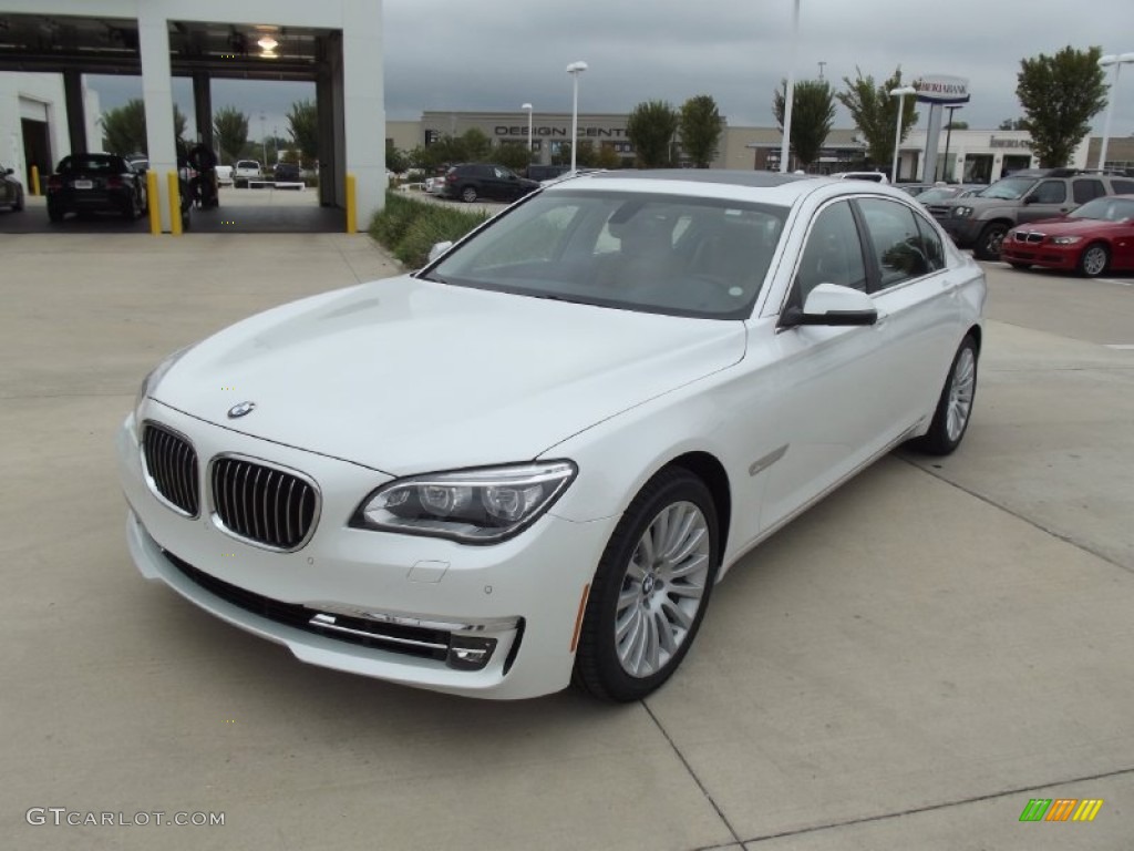 Mineral White Metallic BMW 7 Series