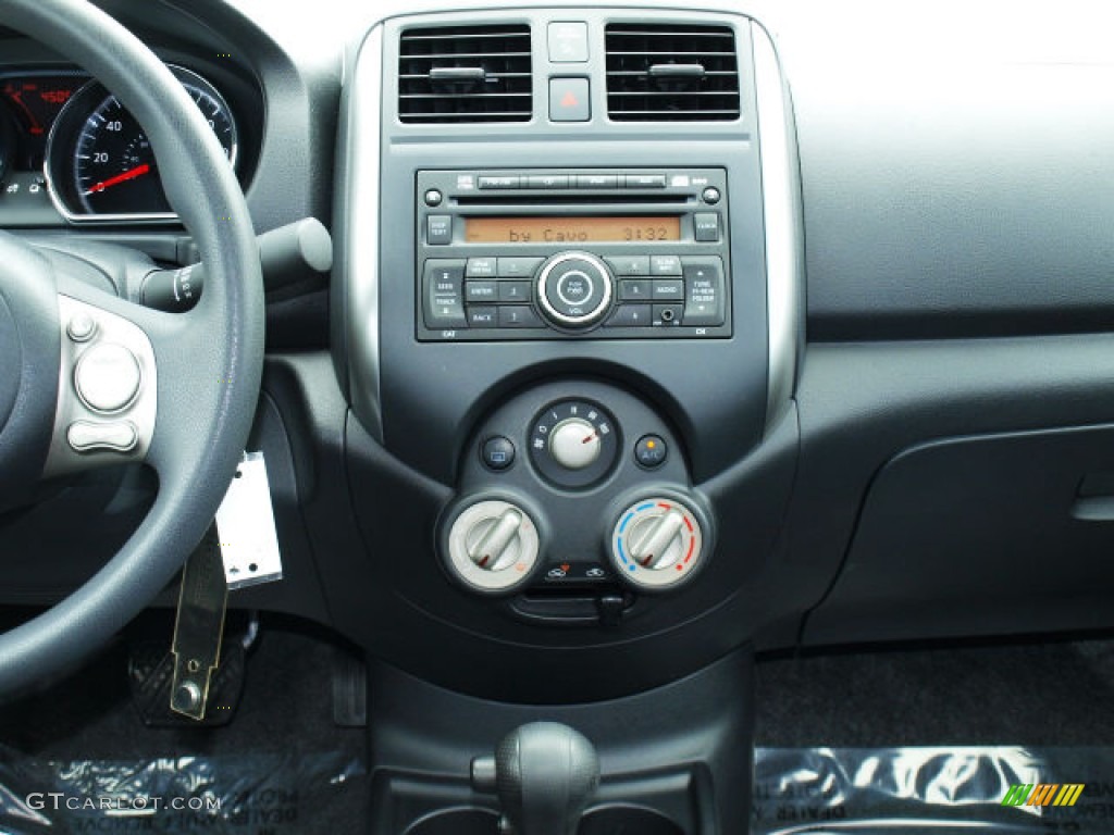 2012 Nissan Versa 1.6 SV Sedan Controls Photos