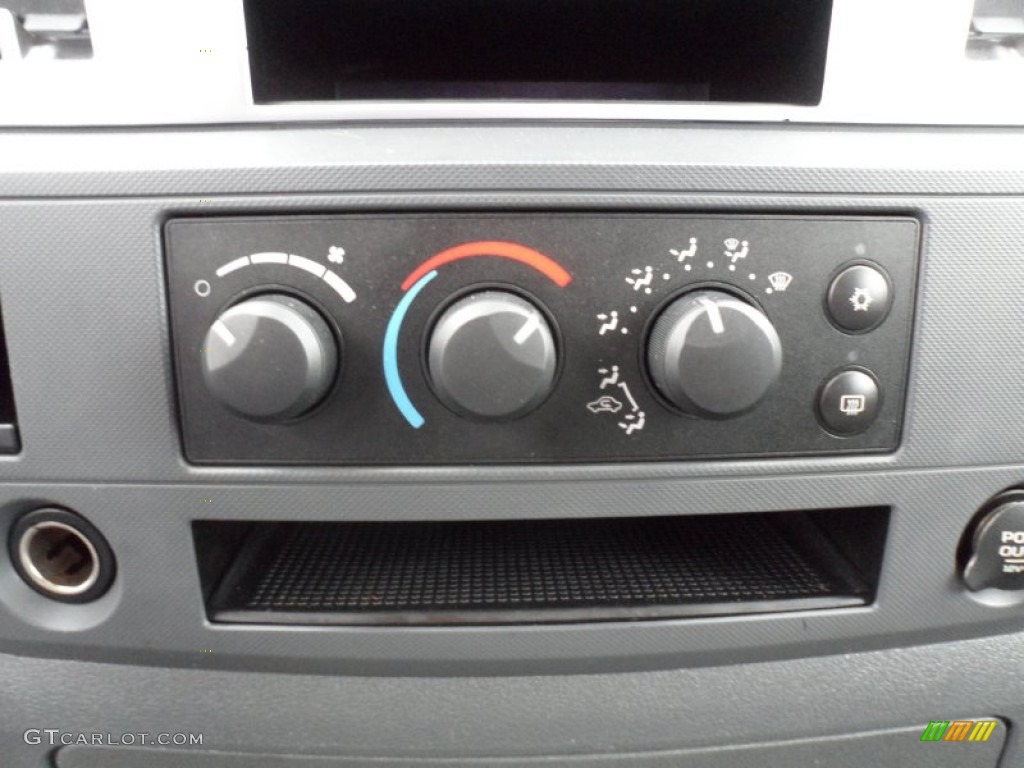 2007 Dodge Ram 1500 SLT Quad Cab Controls Photo #71518660