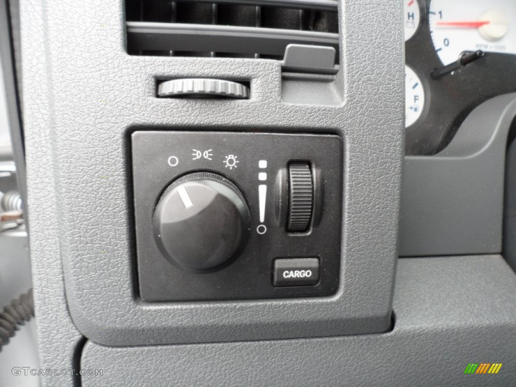 2007 Dodge Ram 1500 SLT Quad Cab Controls Photo #71518694