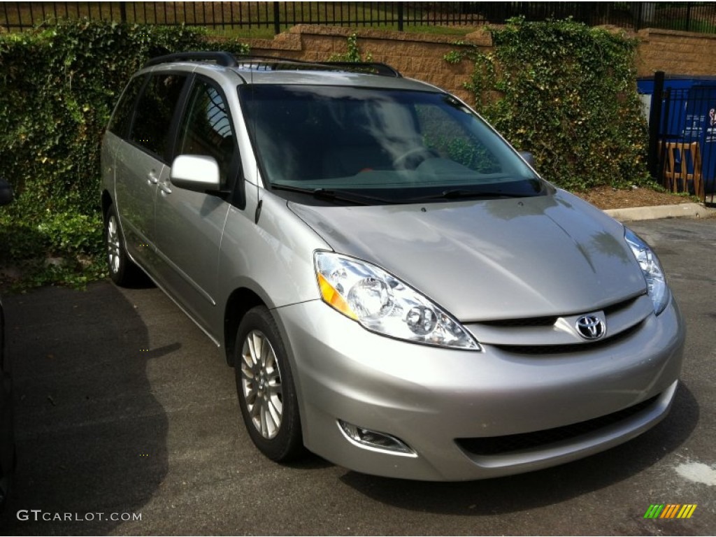 2010 Sienna XLE - Silver Shadow Pearl / Taupe photo #1