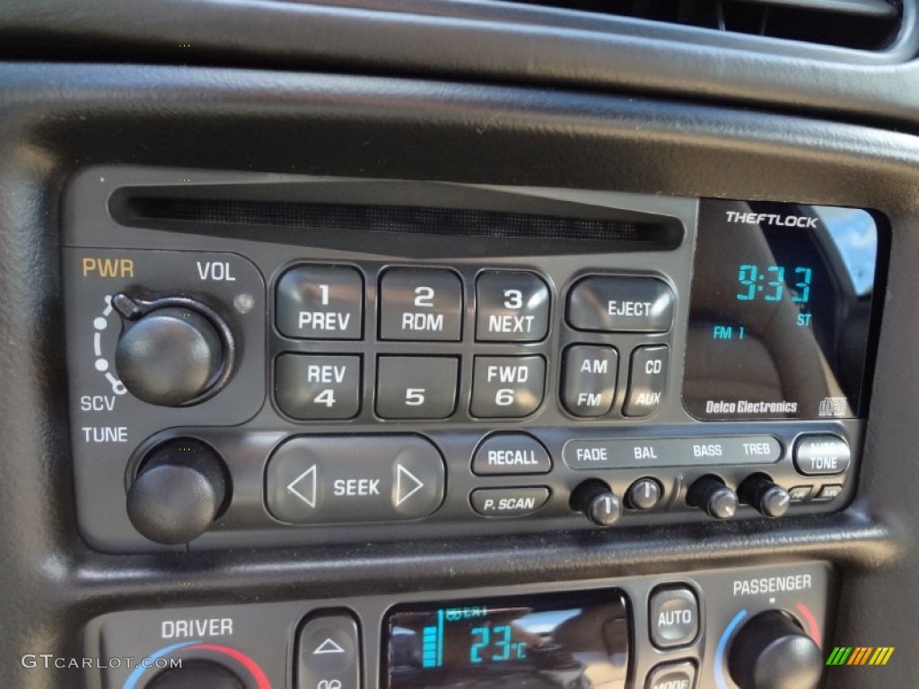2002 Chevrolet Corvette Coupe Audio System Photo #71520212