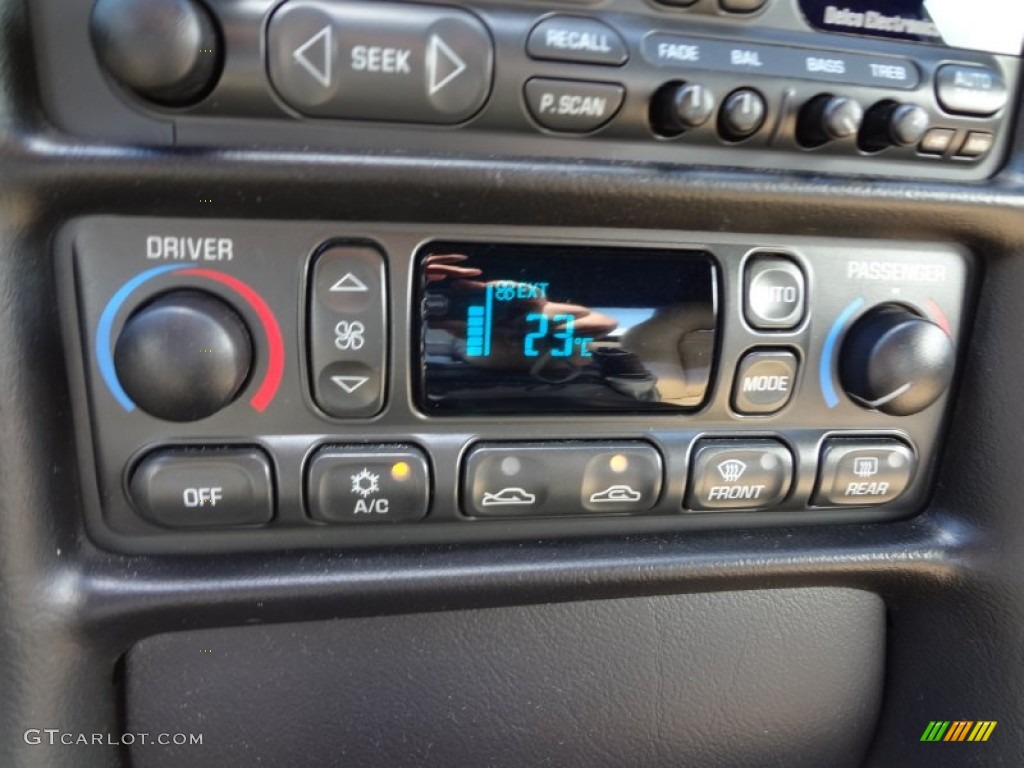 2002 Chevrolet Corvette Coupe Controls Photo #71520233