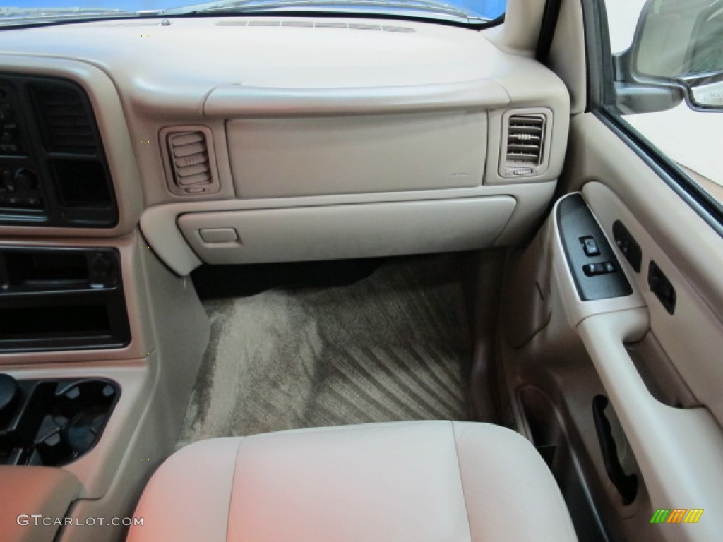 2003 Suburban 1500 4x4 - Light Pewter Metallic / Tan/Neutral photo #26