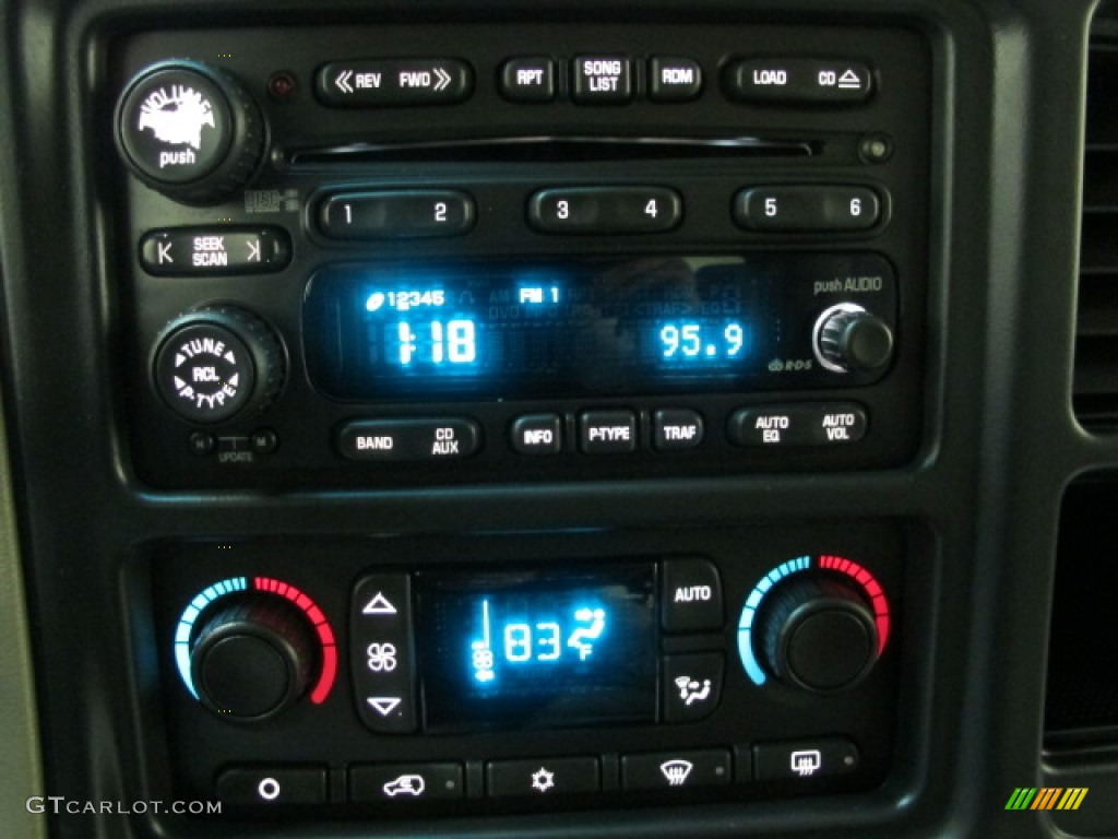 2003 Suburban 1500 4x4 - Light Pewter Metallic / Tan/Neutral photo #29