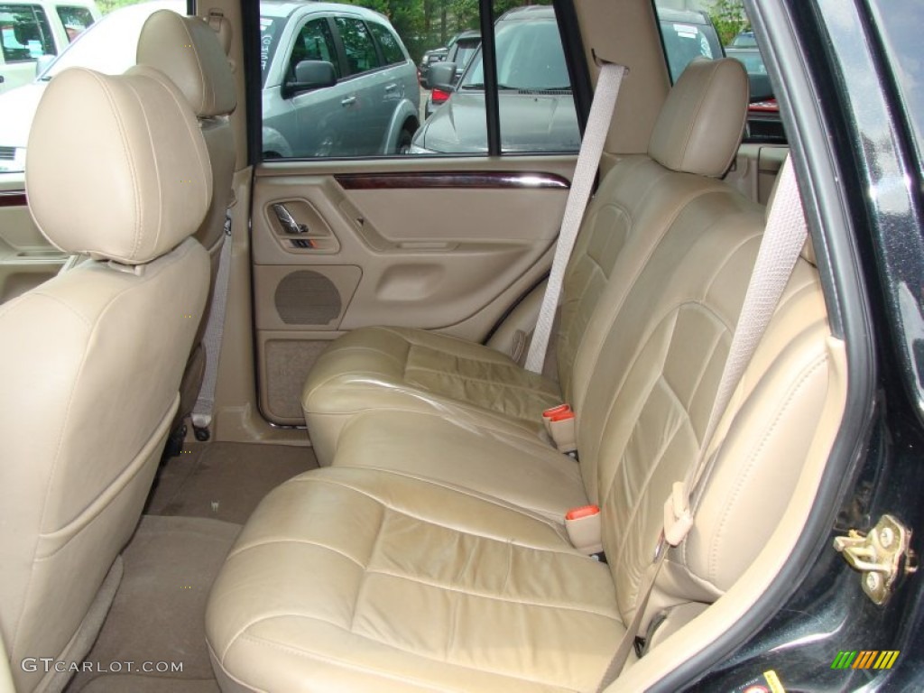 2004 Grand Cherokee Limited 4x4 - Brillant Black Crystal Pearl / Sandstone photo #8