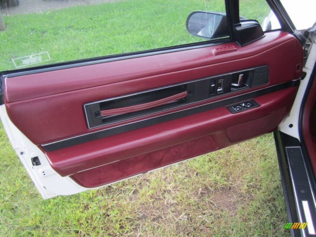 1989 Buick Reatta Coupe Red Door Panel Photo #71528785