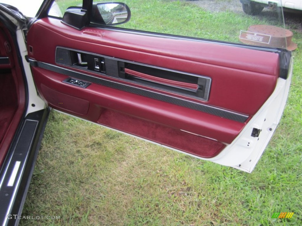 1989 Buick Reatta Coupe Red Door Panel Photo #71528815