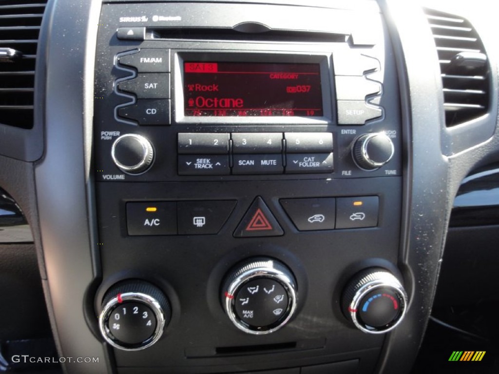 2013 Kia Sorento LX Controls Photo #71535097