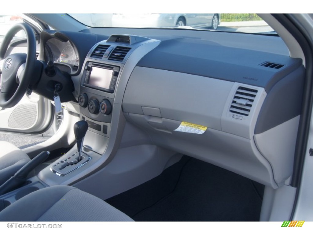 2013 Corolla LE - Classic Silver Metallic / Dark Charcoal photo #14