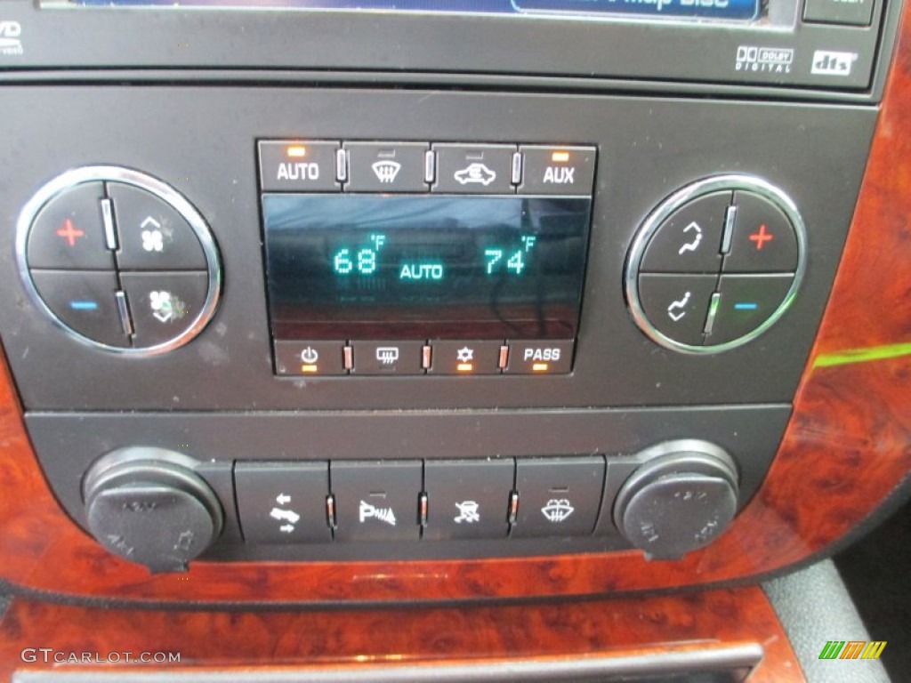 2007 Chevrolet Suburban 1500 LTZ 4x4 Controls Photo #71537557