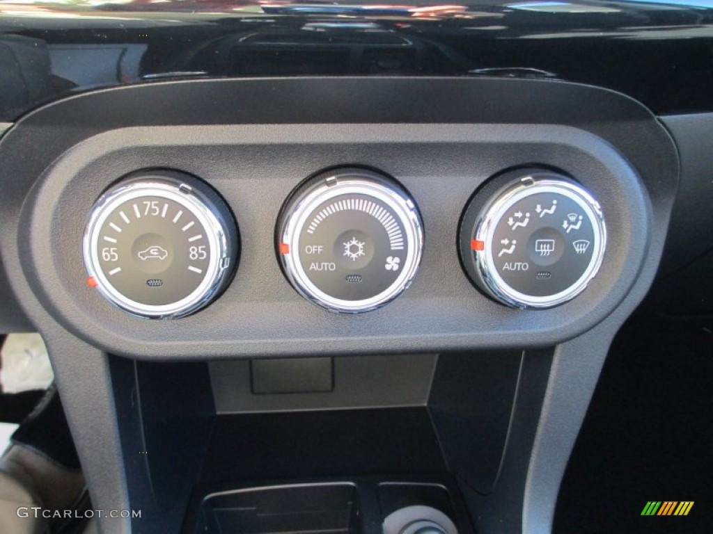 2013 Mitsubishi Lancer Evolution GSR Controls Photo #71538586